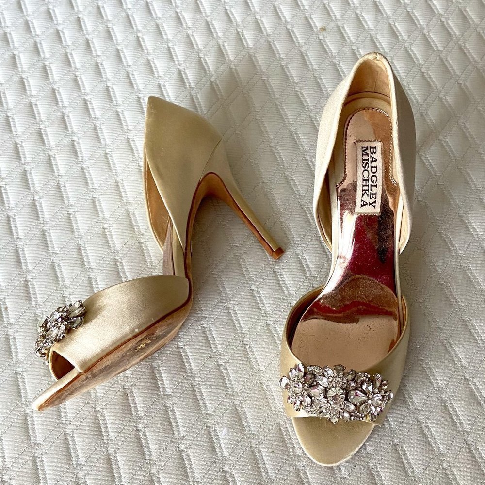 Badgley Mischka Satin Heels with Crystal Embellishment Sz 8 EUC 5" Heel